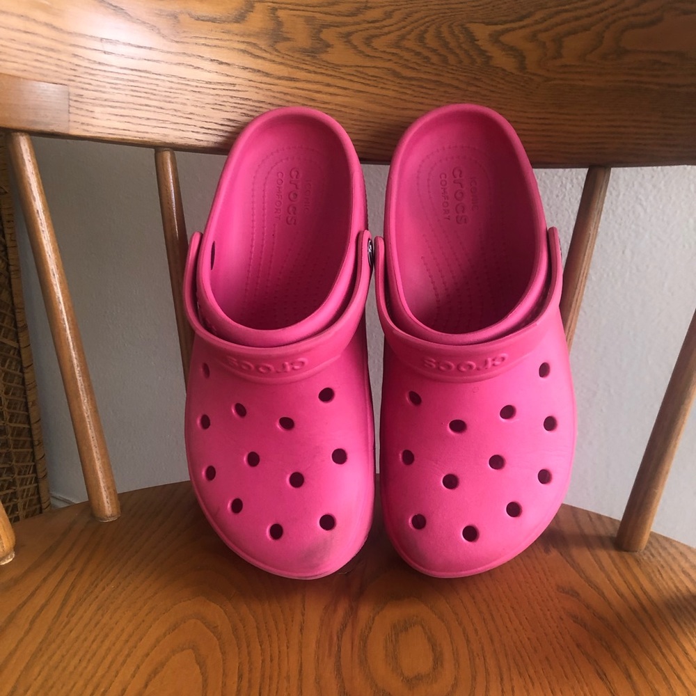 W8 crocs